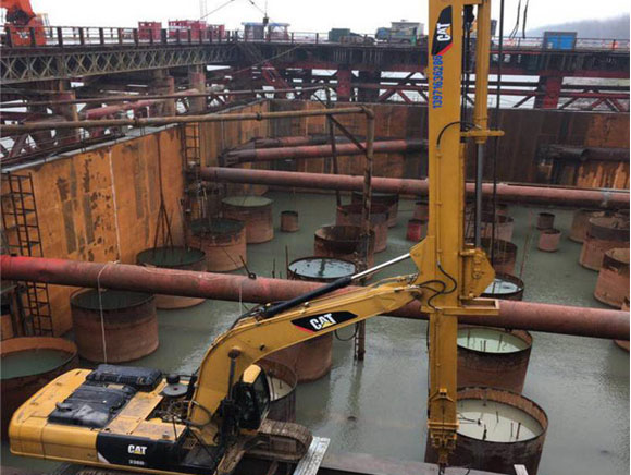 安徽蚌埠伸縮臂挖掘機橋梁施工案例